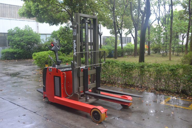 “湖南荣洲机械设备有限公司,移动式升降平台价格,湖南升降货梯,塑料托盘批发,固定式升降平台,曲臂式升降平台,汽车尾板,全电动叉车” “湖南荣洲机械设备有限公司,移动式升降平台价格,湖南升降货梯,塑料托盘批发,固定式升降平台,曲臂式升降平台,汽车尾板,全电动叉车”