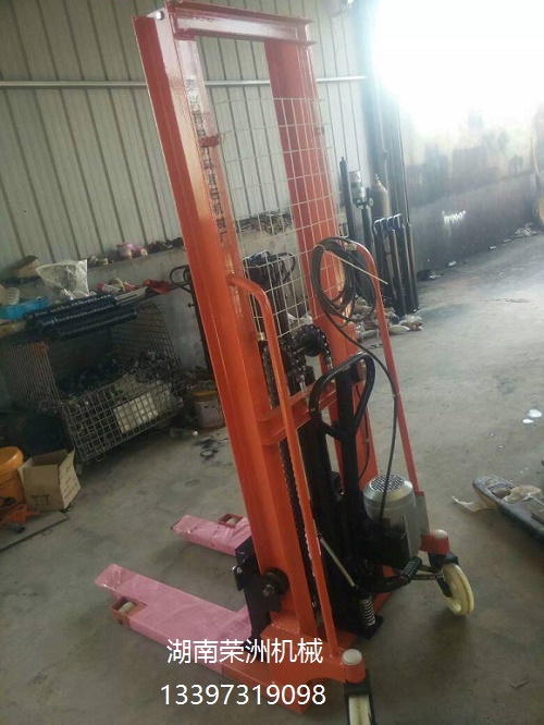 电手动装卸叉车2T