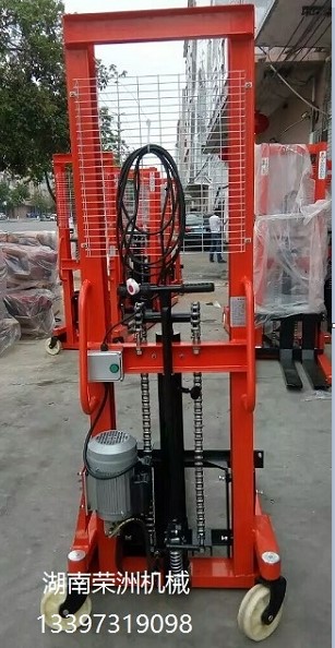 电手动两用叉车2T